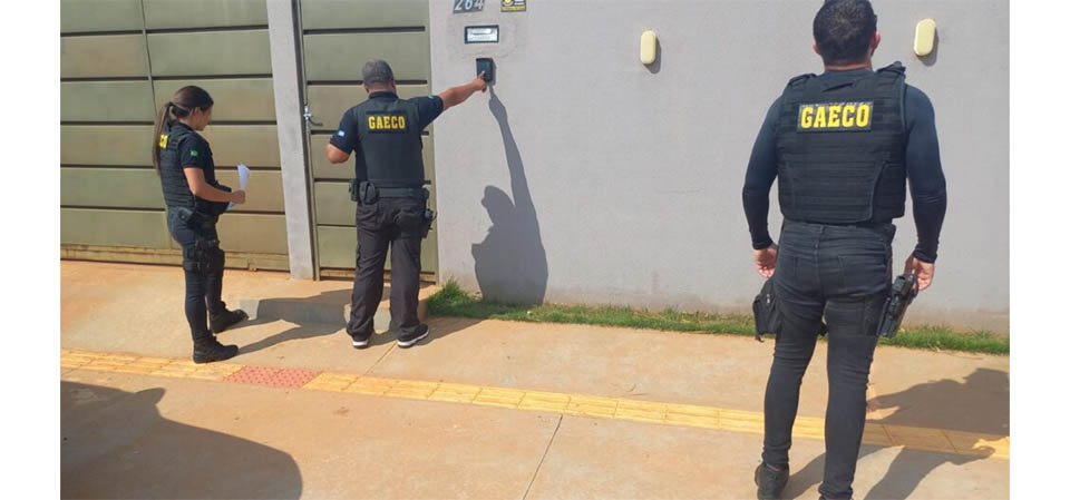 Bandidos invadem fazenda rendem funcionários e roubam quatro veículos