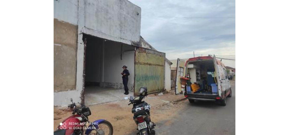 Jovem morre e suspeita é de choque ao carregar celular