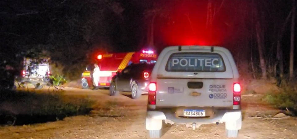 Corpo é encontrado com pés e mãos amarrados e marcas de tiro embaixo de colchão