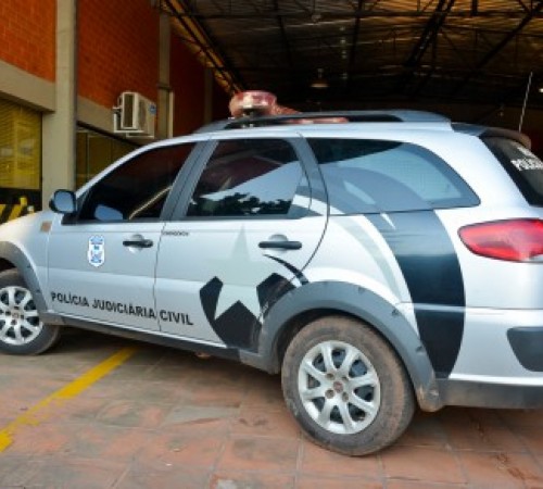 Pai é preso acusado de estuprar filhas com permissão da mãe