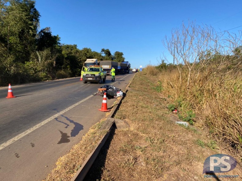 Casal morre em acidente entre carreta e motocicleta na BR 163