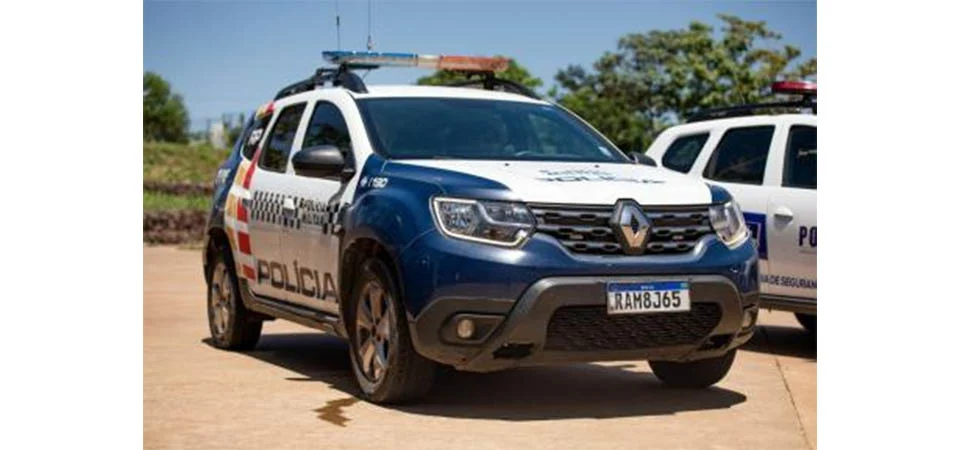 Menino de 11 anos tenta ferir a mãe com faca durante surto