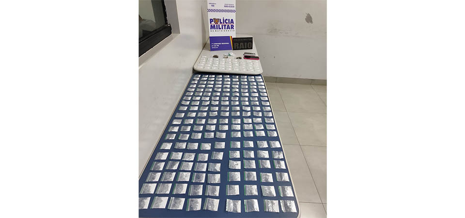Força Tática prende dois homens em flagrante por tráfico de drogas