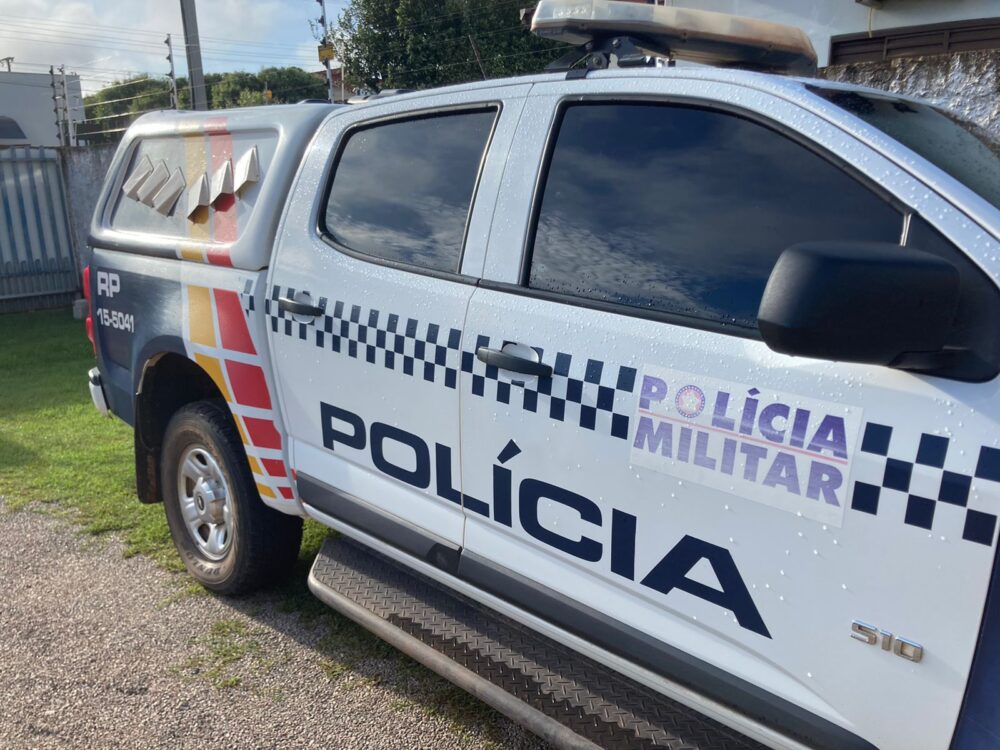 Mulher é encontrada morta coberta de sangue