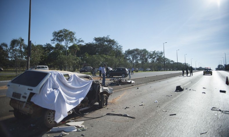 Cinco mil pessoas morreram em 64 mil acidentes de carro